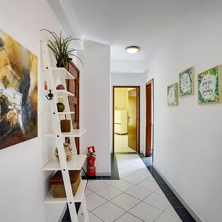 Sun & Surf 아파트 *